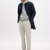 Pantaloni cachi dritti moderni Pantaloni cachi dritti moderni