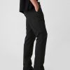 Pantaloni cachi dritti moderni Pantaloni cachi dritti moderni