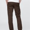 Pantaloni cachi dritti moderni Pantaloni cachi dritti moderni