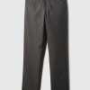 Pantaloni cachi dritti moderni Pantaloni cachi dritti moderni