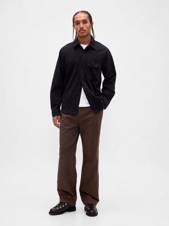 Pantaloni cachi larghi moderni