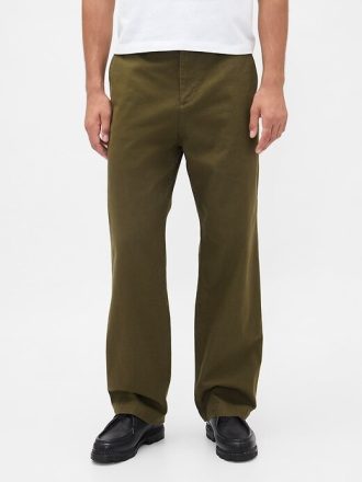 Pantaloni cachi larghi moderni