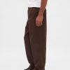 Pantaloni cachi larghi moderni Pantaloni cachi larghi moderni