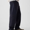 Pantaloni cachi moderni con vestibilità ampia Pantaloni cachi moderni con vestibilità ampia