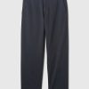 Pantaloni cachi moderni con vestibilità ampia Pantaloni cachi moderni con vestibilità ampia
