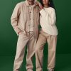 Pantaloni cachi moderni con vestibilità ampia Pantaloni cachi moderni con vestibilità ampia