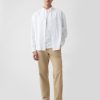 Pantaloni cachi moderni dalla vestibilità rilassata Pantaloni cachi moderni dalla vestibilità rilassata