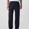 Pantaloni cachi moderni dalla vestibilità rilassata Pantaloni cachi moderni dalla vestibilità rilassata