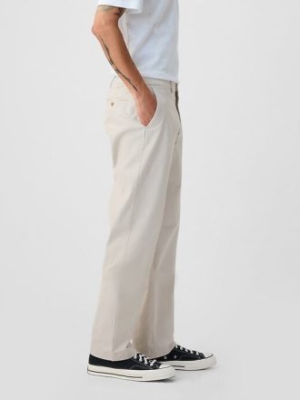 Pantaloni cachi moderni dalla vestibilità rilassata