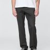 Pantaloni cachi moderni dalla vestibilità rilassata Pantaloni cachi moderni dalla vestibilità rilassata