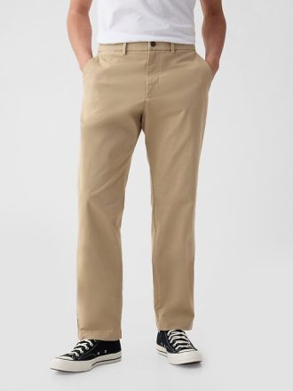 Pantaloni cachi moderni dalla vestibilità rilassata