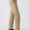 Pantaloni cachi moderni dalla vestibilità rilassata Pantaloni cachi moderni dalla vestibilità rilassata