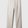 Pantaloni cachi moderni dalla vestibilità rilassata Pantaloni cachi moderni dalla vestibilità rilassata