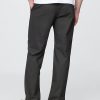 Pantaloni cachi moderni dalla vestibilità rilassata Pantaloni cachi moderni dalla vestibilità rilassata
