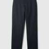 Pantaloni cachi moderni dalla vestibilità rilassata Pantaloni cachi moderni dalla vestibilità rilassata