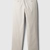 Pantaloni cachi moderni dalla vestibilità rilassata Pantaloni cachi moderni dalla vestibilità rilassata