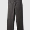 Pantaloni cachi moderni dalla vestibilità rilassata Pantaloni cachi moderni dalla vestibilità rilassata