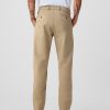 Pantaloni cachi moderni in stile atletico Pantaloni cachi moderni in stile atletico