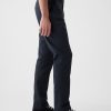 Pantaloni cachi moderni in stile atletico Pantaloni cachi moderni in stile atletico