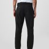 Pantaloni cachi moderni in stile atletico Pantaloni cachi moderni in stile atletico