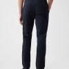 Pantaloni cachi moderni in stile atletico Pantaloni cachi moderni in stile atletico