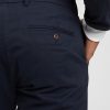 Pantaloni cachi moderni in stile atletico Pantaloni cachi moderni in stile atletico