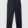 Pantaloni cachi moderni in stile atletico Pantaloni cachi moderni in stile atletico