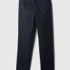 Pantaloni cachi moderni in stile atletico Pantaloni cachi moderni in stile atletico