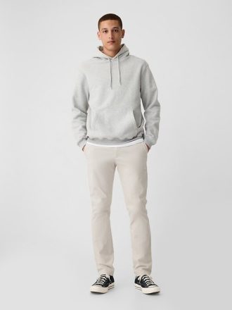 Pantaloni cachi moderni in vestibilità attillata