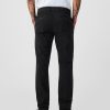 Pantaloni cachi moderni in vestibilità attillata Pantaloni cachi moderni in vestibilità attillata