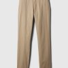 Pantaloni cachi moderni in vestibilità attillata Pantaloni cachi moderni in vestibilità attillata