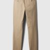 Pantaloni cachi moderni in vestibilità attillata Pantaloni cachi moderni in vestibilità attillata