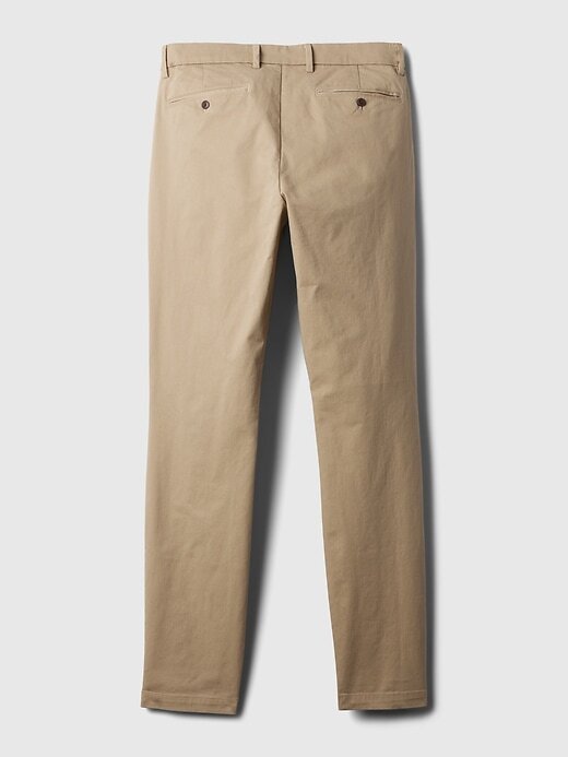 Pantaloni cachi moderni in vestibilità attillata Pantaloni cachi moderni in vestibilità attillata
