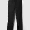 Pantaloni cachi moderni in vestibilità attillata Pantaloni cachi moderni in vestibilità attillata