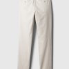 Pantaloni cachi moderni in vestibilità attillata Pantaloni cachi moderni in vestibilità attillata