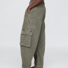 Pantaloni cargo a vita media Pantaloni cargo a vita media