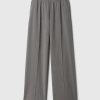 Pantaloni comodi con cuciture a gamba larga Pantaloni comodi con cuciture a gamba larga