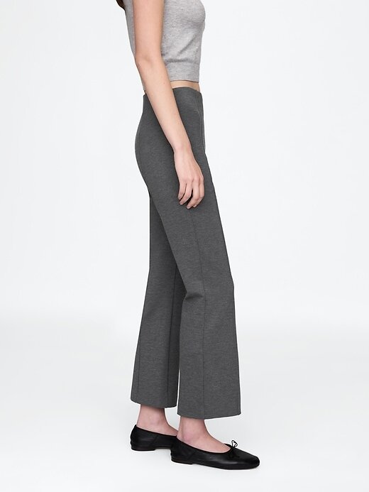Pantaloni crop a vita alta in maglia doppia Pantaloni crop a vita alta in maglia doppia