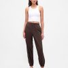 Pantaloni da jogging GapFit Tech a vita alta con cerniera e orlo Pantaloni da jogging GapFit Tech a vita alta con cerniera e orlo