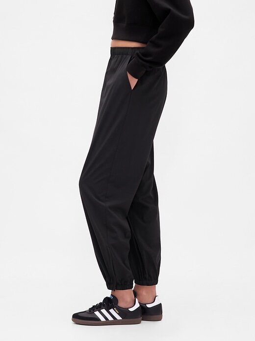 Pantaloni da jogging GapFit Tech a vita alta con cerniera e orlo Pantaloni da jogging GapFit Tech a vita alta con cerniera e orlo