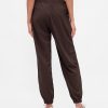 Pantaloni da jogging GapFit Tech a vita alta con cerniera e orlo Pantaloni da jogging GapFit Tech a vita alta con cerniera e orlo