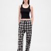 Pantaloni da pigiama in flanella con teschio per adulti Gap × Disney The Nightmare Before Christmas di Tim Burton Pantaloni da pigiama in flanella con teschio per adulti Gap × Disney The Nightmare Before Christmas di Tim Burton