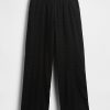 Pantaloni larghi e comodi con occhielli a vita media Pantaloni larghi e comodi con occhielli a vita media