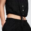 Pantaloni larghi e comodi con occhielli a vita media Pantaloni larghi e comodi con occhielli a vita media