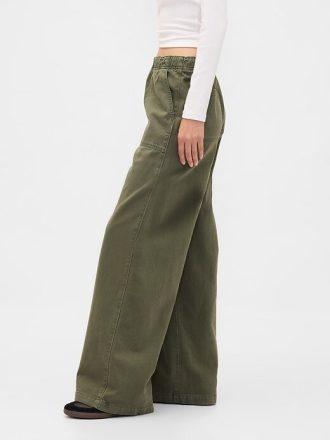 Pantaloni larghi facili a vita media