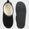Pantofole per bambini in pelle scamosciata vegana con logo e fodera in sherpa Pantofole per bambini in pelle scamosciata vegana con logo e fodera in sherpa