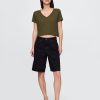 T-shirt corta con scollo a V in misto lino T-shirt corta con scollo a V in misto lino