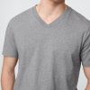 T-shirt in jersey di cotone con scollo a V T-shirt in jersey di cotone con scollo a V