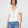 Top con scollo a V in pizzo misto lino Top con scollo a V in pizzo misto lino