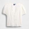 Top con scollo a V in pizzo misto lino Top con scollo a V in pizzo misto lino